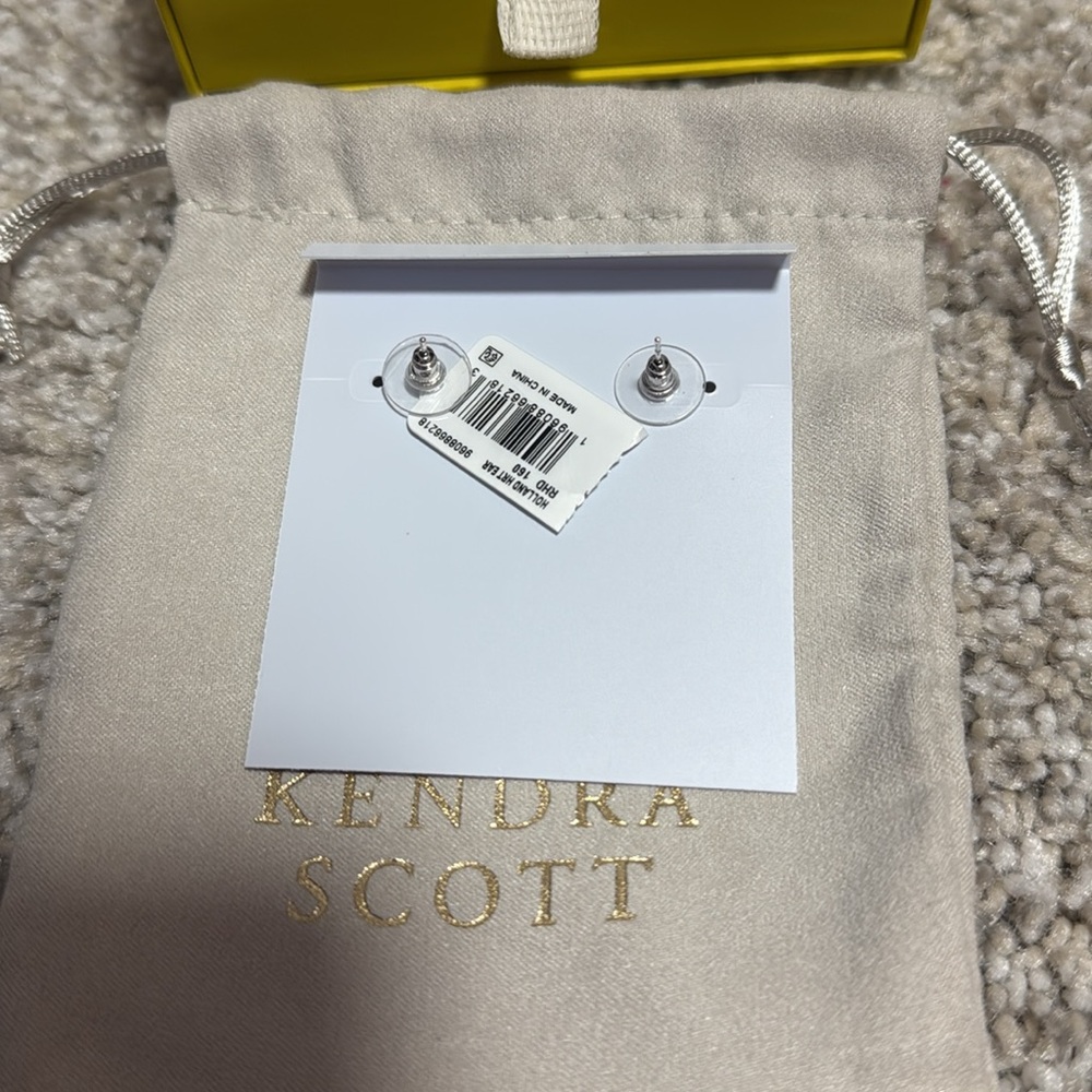 NWT Kendra Scott Holland Silver Heart Stud Earrings In White Cubic Zirconia - Picture 6 of 6
